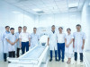 PGS.TS Nguyễn Xuân Bái - Phó Hiệu trưởng, Giám đốc Bệnh viện Trường, cùng các bác sĩ, kỹ thuật viên Bệnh viện