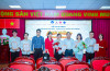 Lãnh đạo Nhà trường trao Giấy chứng nhận cho các sinh viên đoạt giải tại vòng chúng kết Hội thi