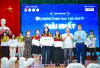 NGND.PGS.TS Nguyễn Quốc Tiến; ThS.BSNT Phạm Tuấn Đạt trao giải Nhất cho đội ANTIBIOTIC