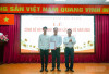 Đồng chí Nguyễn Quốc Tiến - Bí thư Đảng ủy Nhà trường trao Quyết định thành lập chi bộ Y K55
