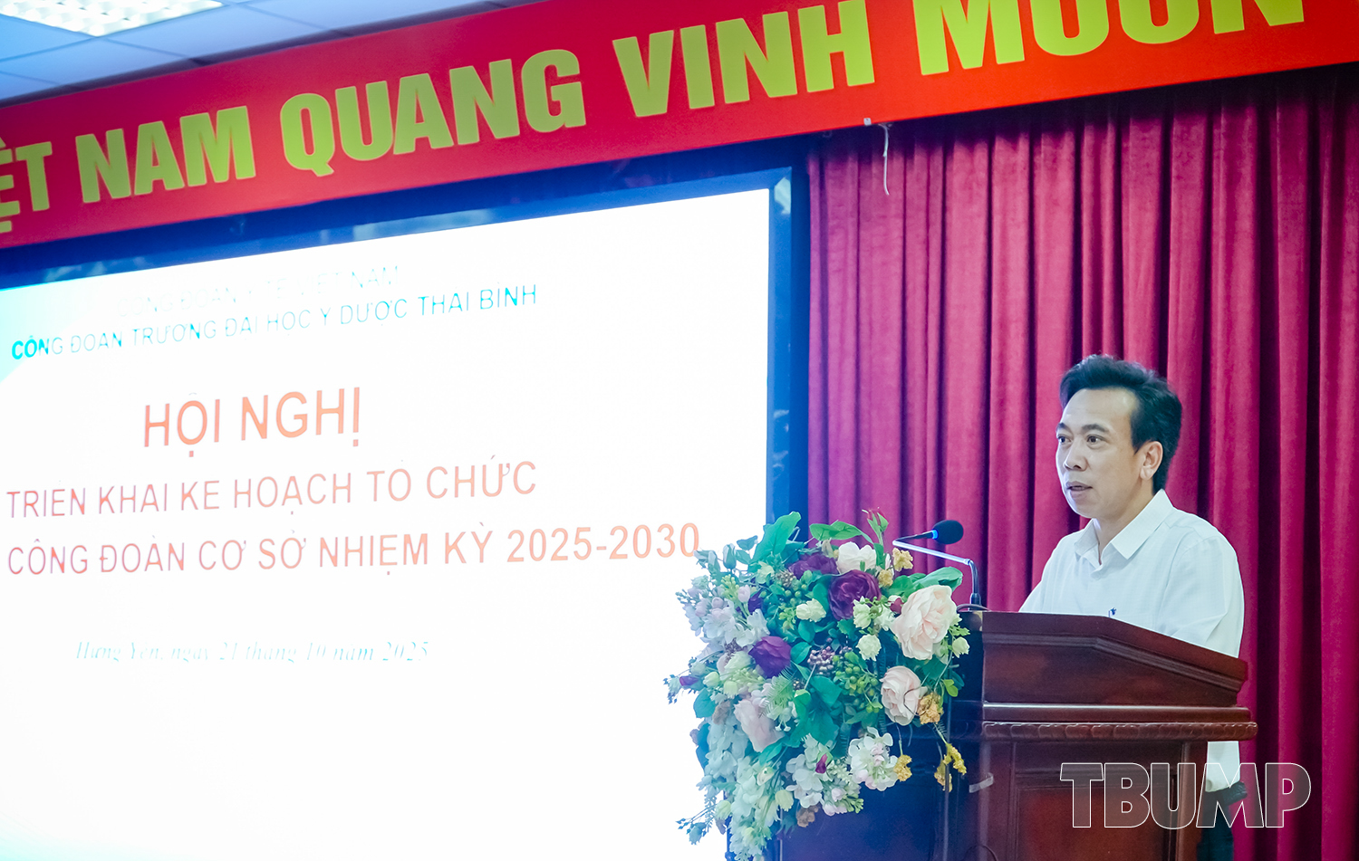 TS. Trần Mạnh Hà - Chủ tịch Công đoàn Trường phát biểu chỉ đạo Hội nghị