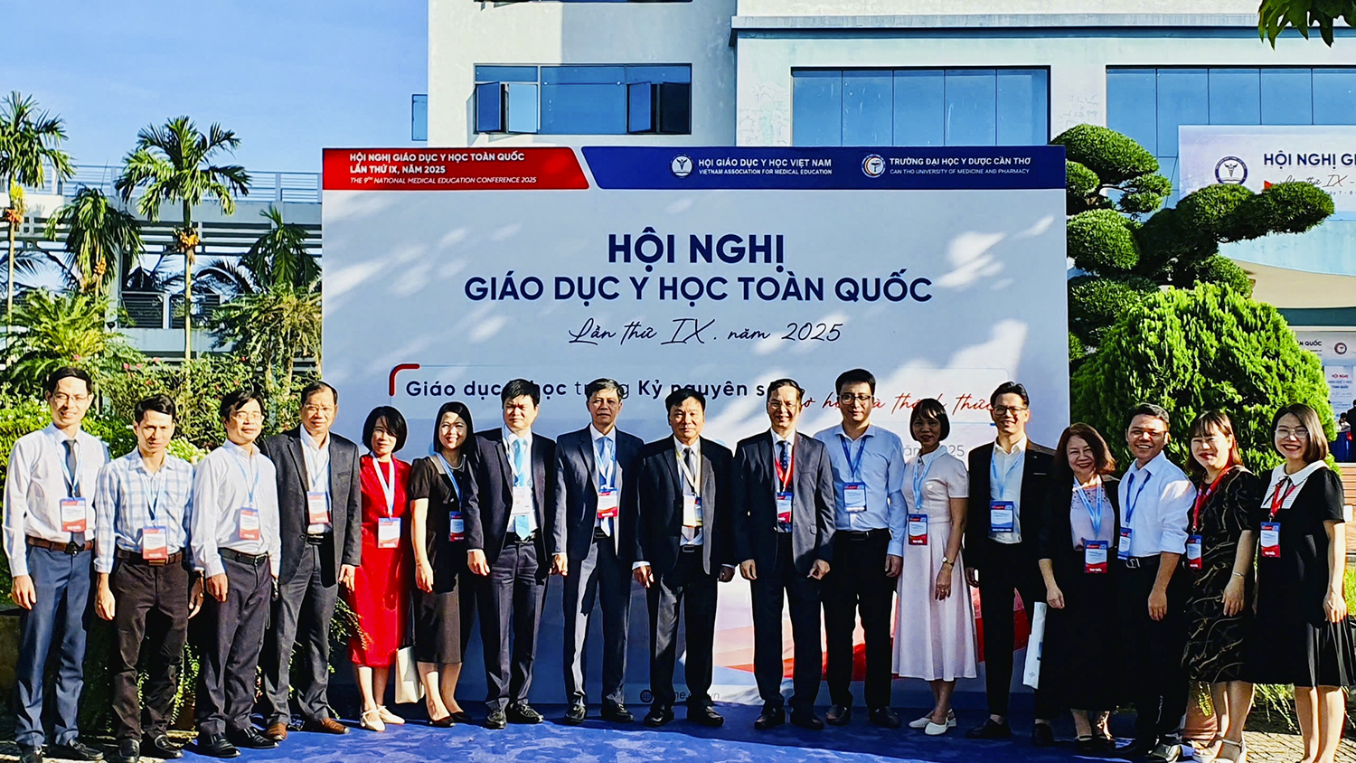 Đoàn công tác Nhà trường tham dự Hội nghị