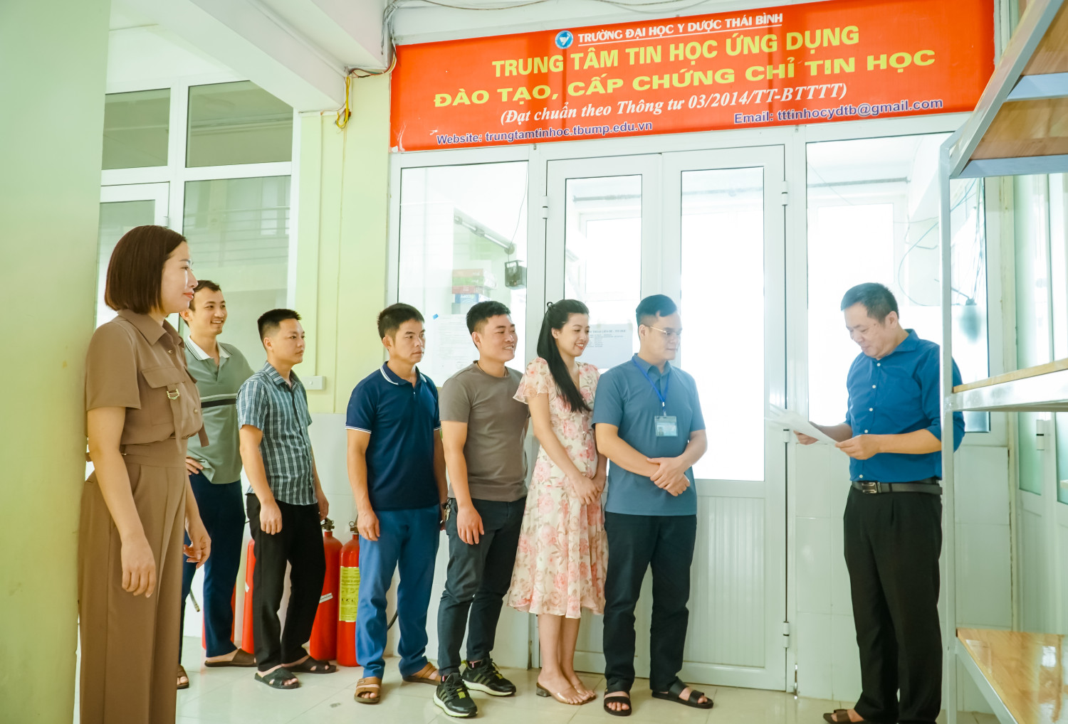 Thi cấp chứng chỉ cho các học viên tại Trung tâm Tin học ứng dụng