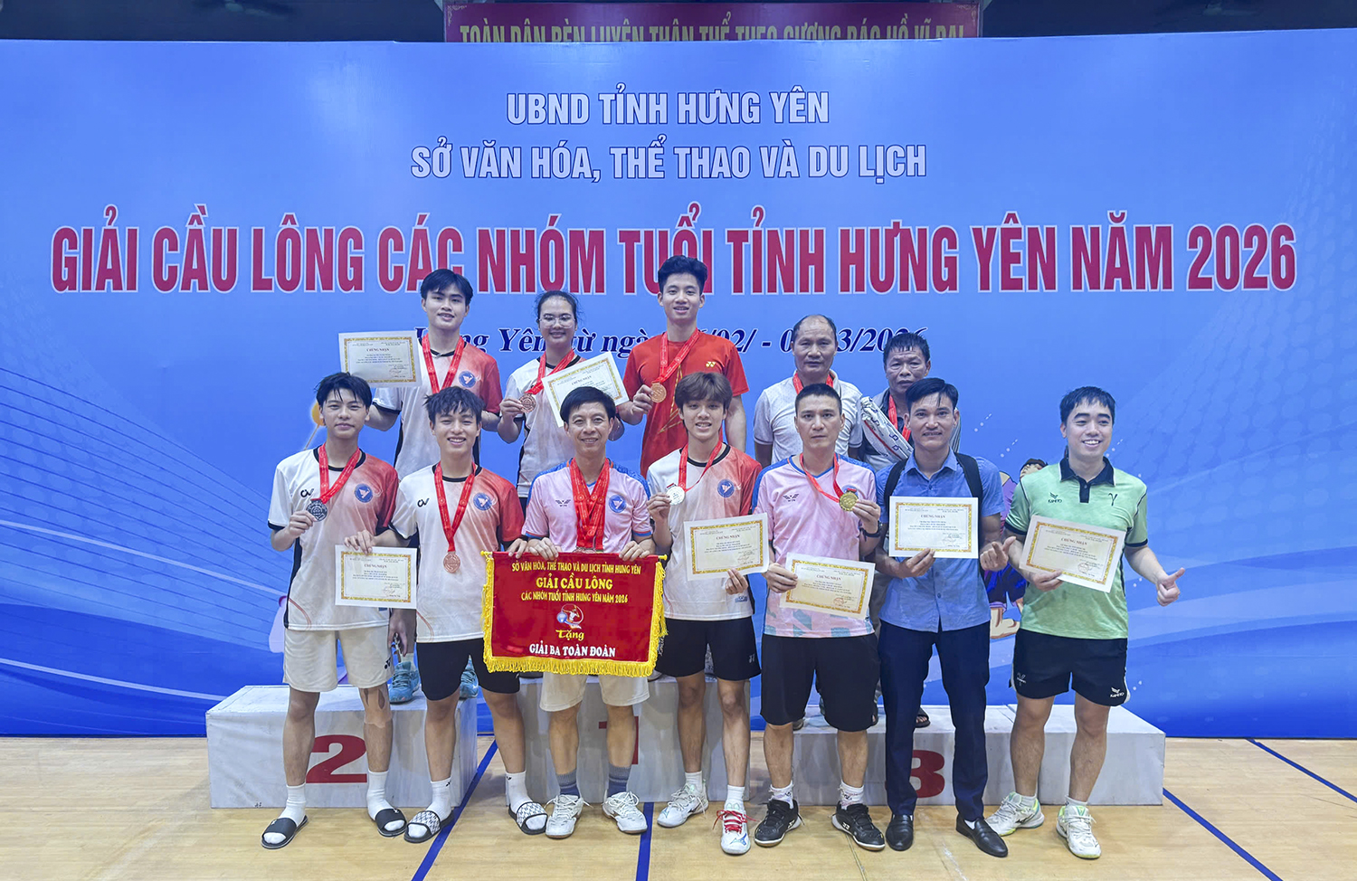 Đoàn thể thao Nhà trường đoạt giải Ba toàn đoàn