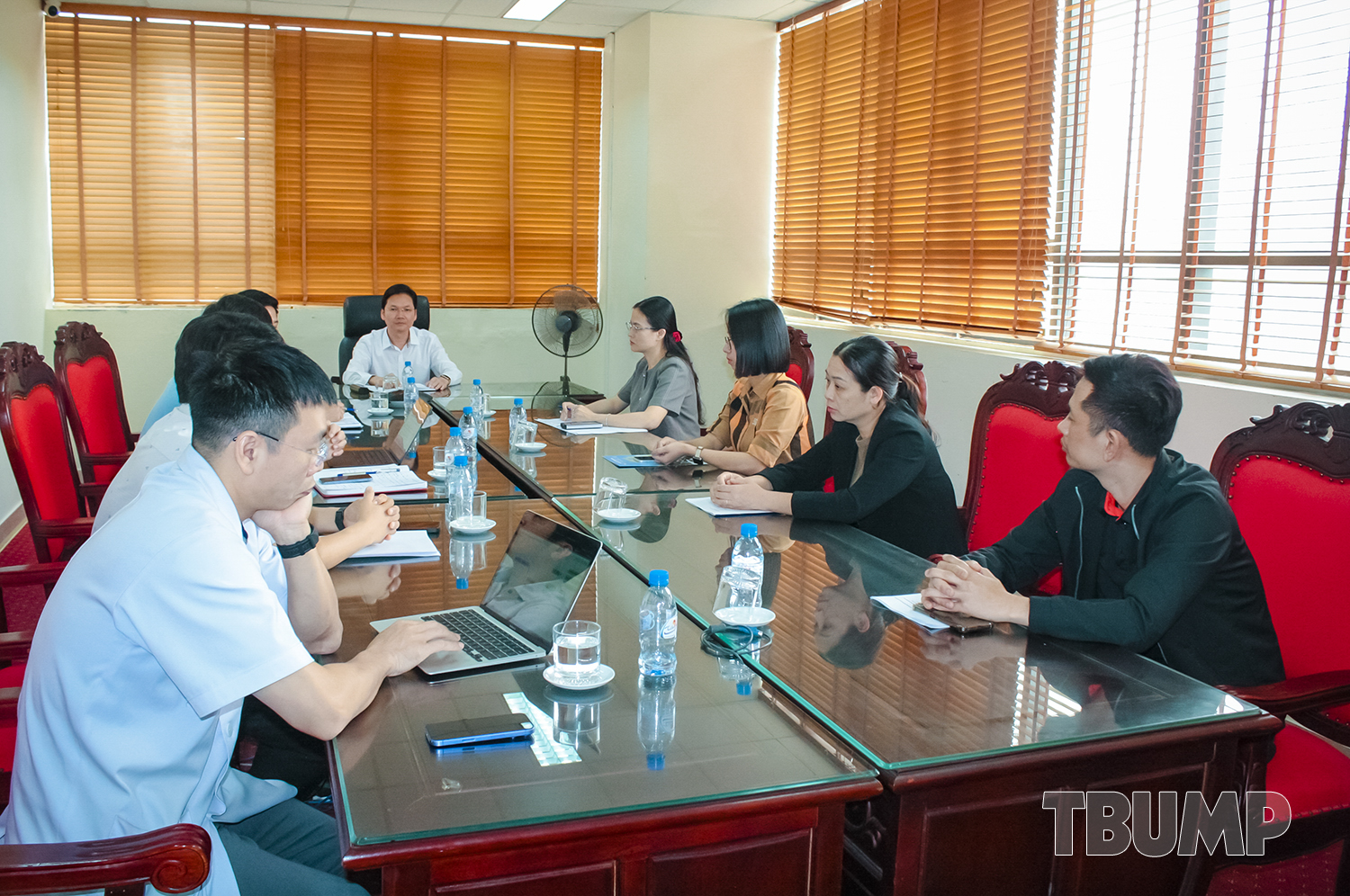 Nhóm thực hiện đề tài cấp Bộ “Nghiên cứu ứng dụng công nghệ trí tuệ nhân tạo trong chẩn đoán hình ảnh bệnh lý thoát vị đĩa đệm cột sống cổ”