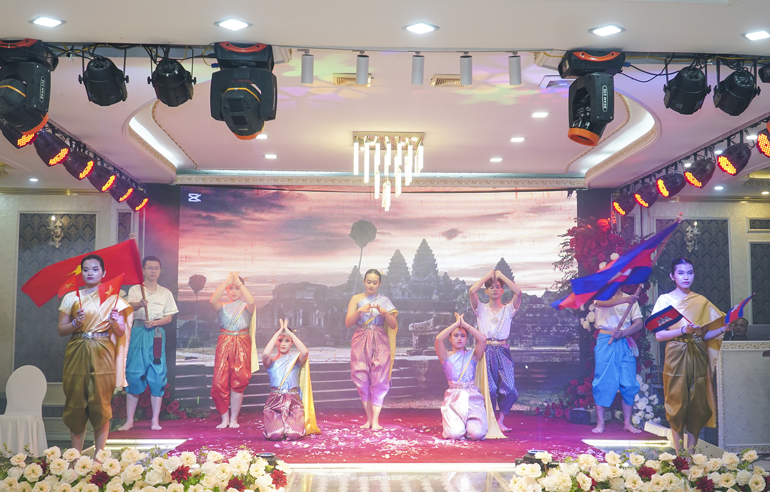 Lưu học sinh Campuchia vui đón Tết cổ truyền Chol Chnam Thmay tại Trường Đại học Y Dược Thái Bình