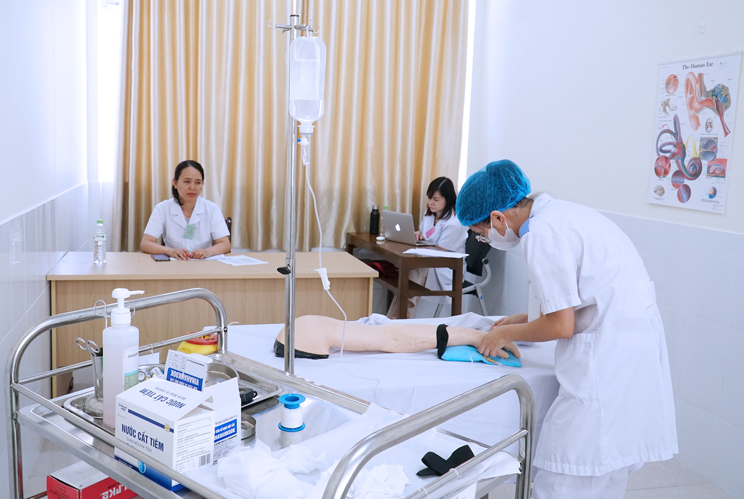 Năm thứ 2 thi tốt nghiệp lâm sàng theo hình thức OSCE