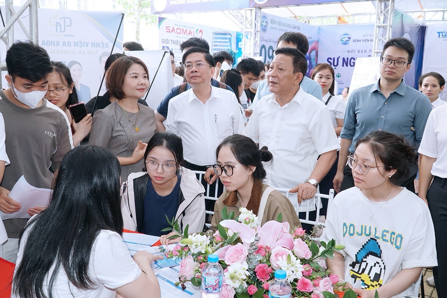 Hơn 1.000 sinh viên Trường Đại học Y Dược Thái Bình được tư vấn, giới thiệu việc làm