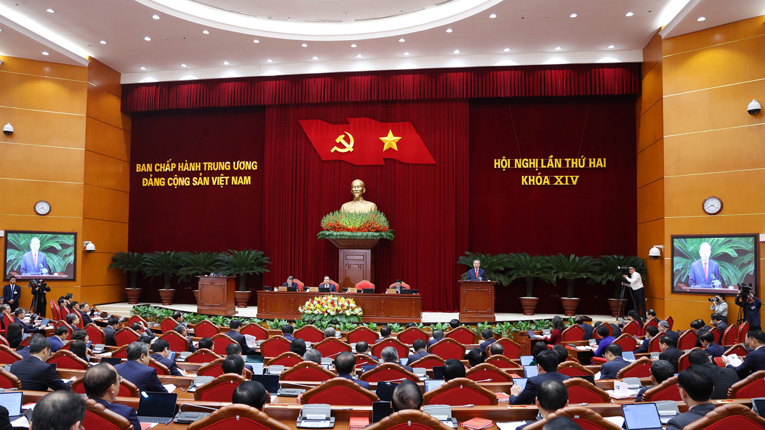 Hội nghị lần thứ hai Ban Chấp hành Trung ương Đảng khóa XIV.
