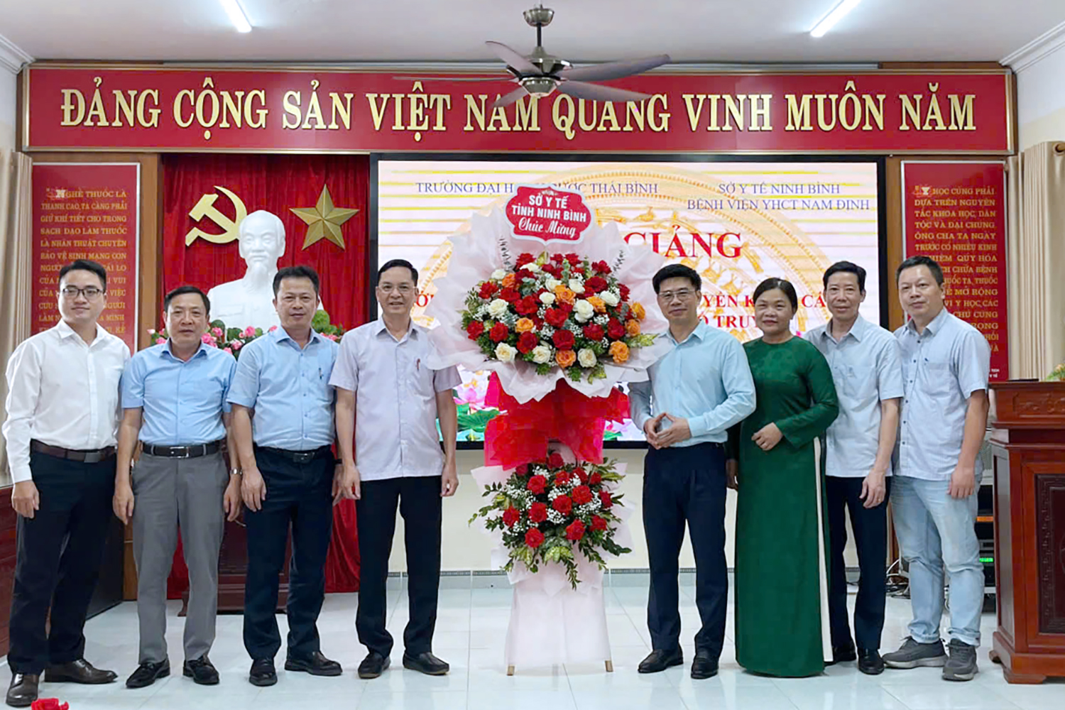 Trường Đại học Y Dược Thái Bình tổ chức khai giảng lớp Chuyên khoa cấp I, Chuyên khoa cấp II chuyên ngành Y học cổ truyền tại tỉnh Ninh Bình