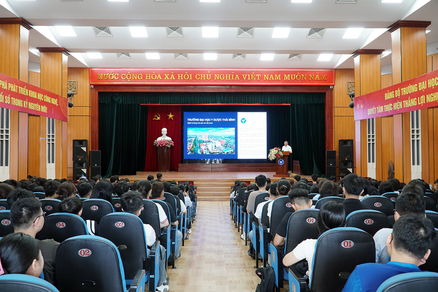 Tuần sinh hoạt công dân - Khởi đầu ý nghĩa cho tân sinh viên khóa mới