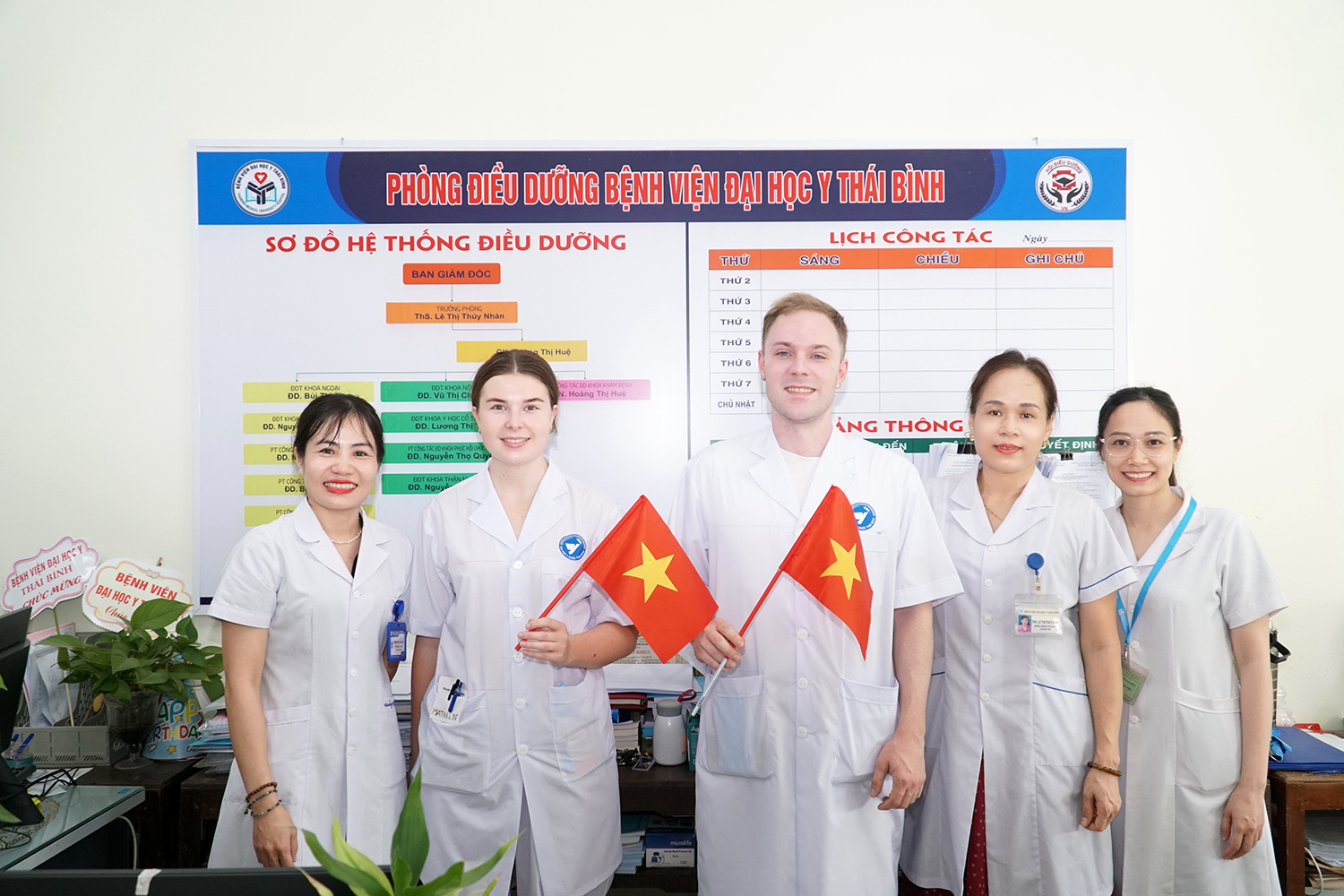 Sinh viên Đại học Cao đẳng Nam Đan Mạch đến kiến tập chuyên ngành Điều dưỡng tại Nhà trường.