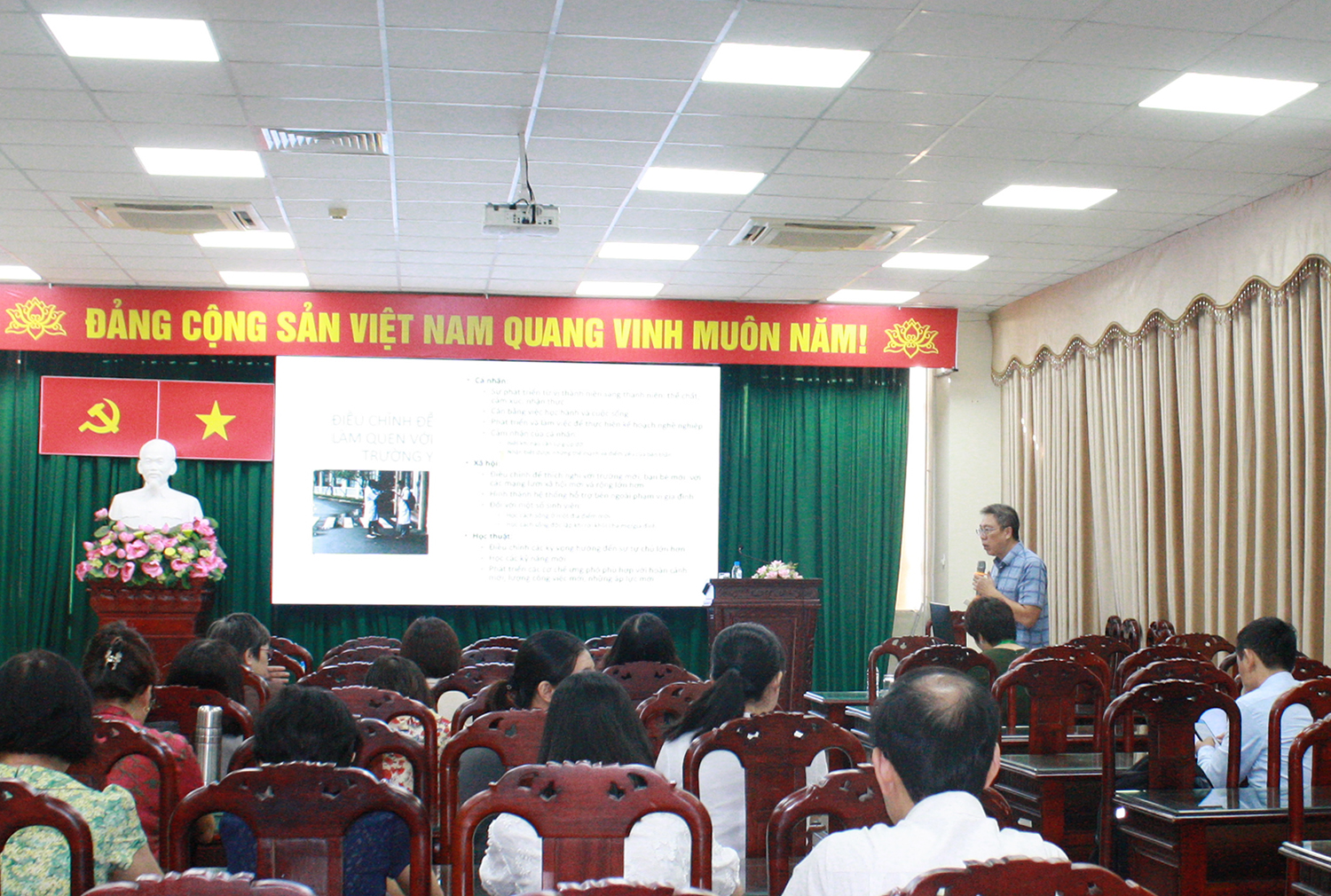 Tập huấn kỹ thuật cố vấn cơ bản cho Ban hỗ trợ sinh viên năm học 2026 - 2027: Đồng hành cùng sinh viên phát triển toàn diện