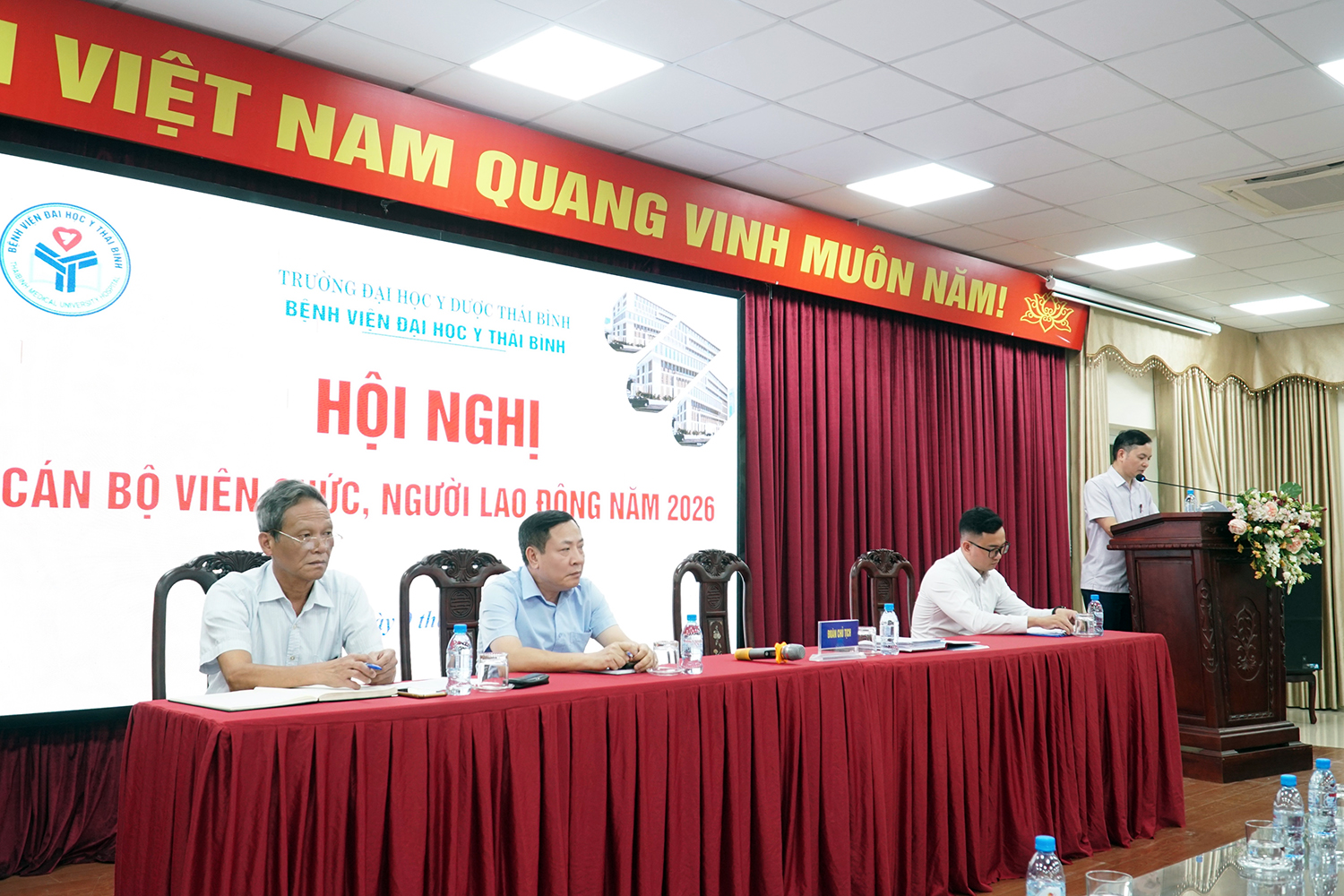 Bệnh viện Đại học Y Thái Bình: Đồng lòng đổi mới, nâng cao chất lượng